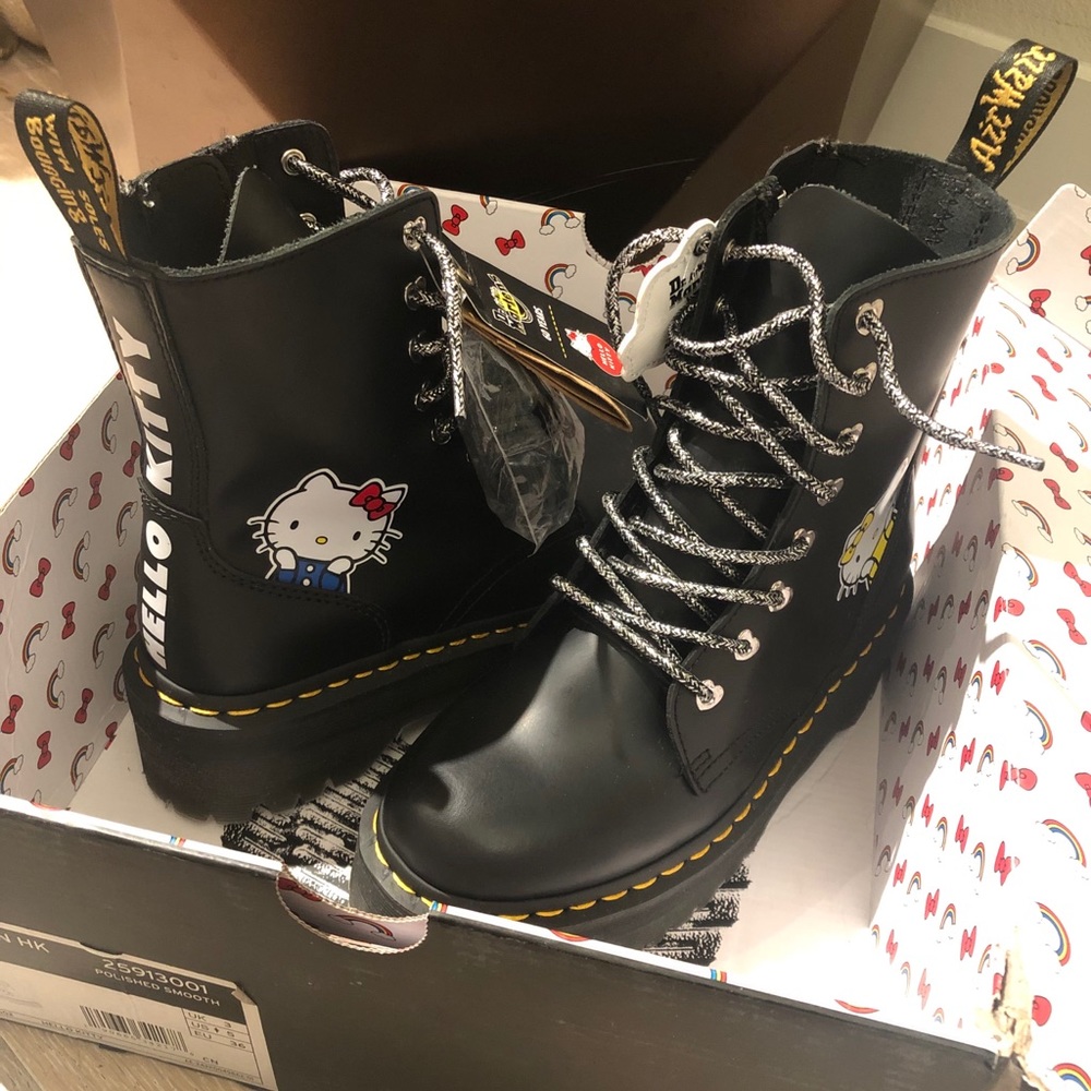 Hello Kitty Dr. Martens Combat boots size 5.5 NEW